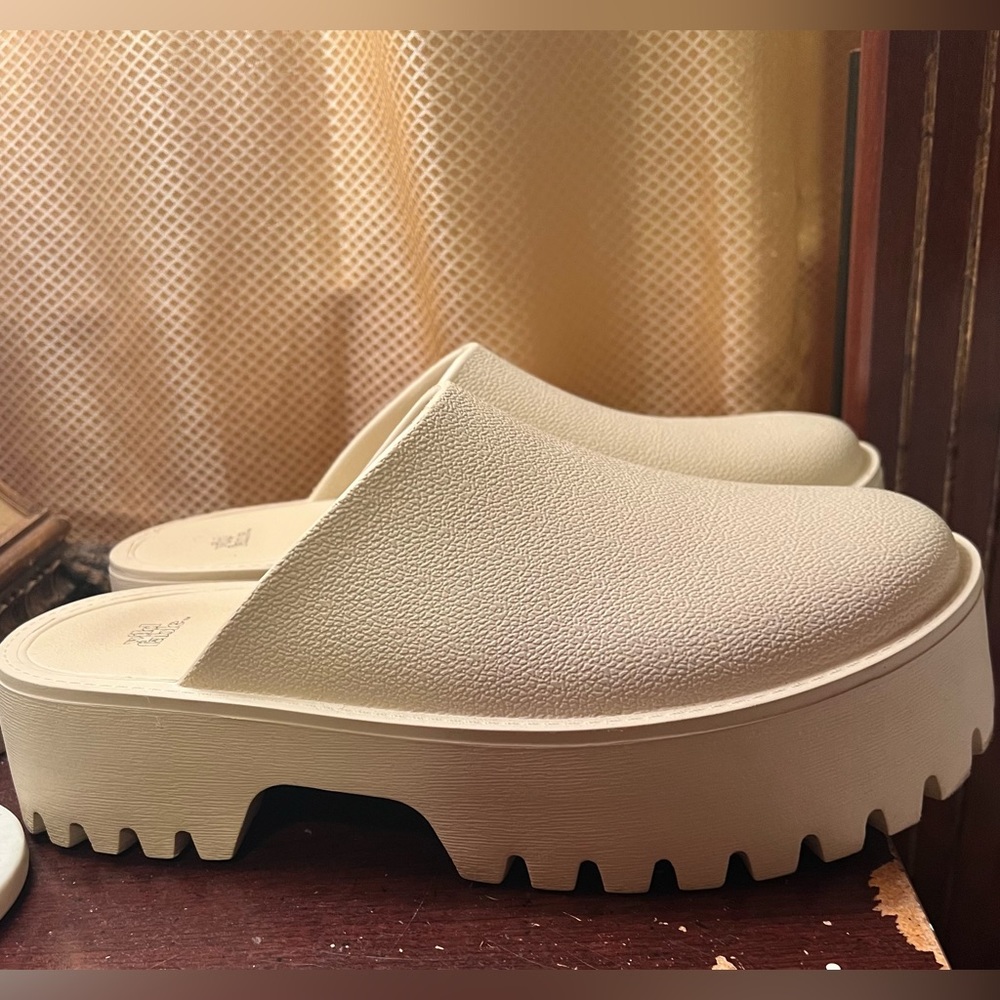 Wild Fable Clogs